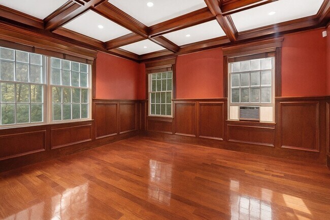 Building Photo - 66 Forest Ave