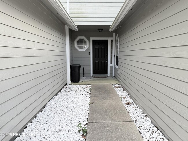 Building Photo - 7634 Rain Forest Dr W