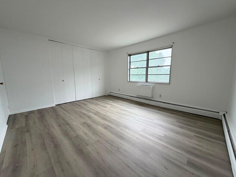 Building Photo - 18 Fairview Dr