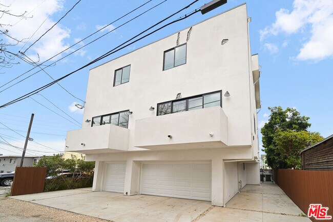 Building Photo - 1520 Magnolia Ave