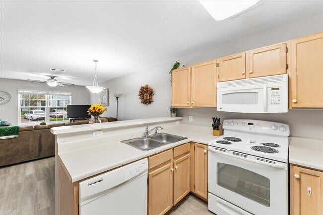 Building Photo - 2224 Timberwood Cir N