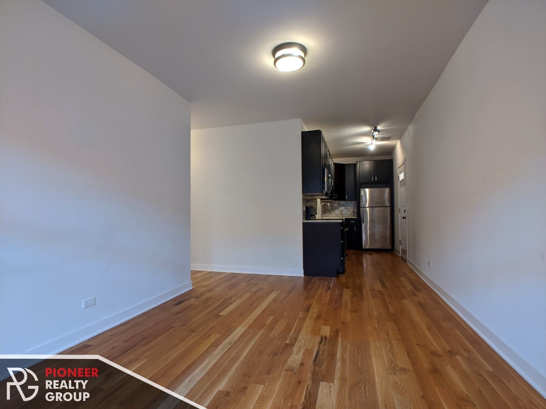 Building Photo - 2211 W Eastwood Ave