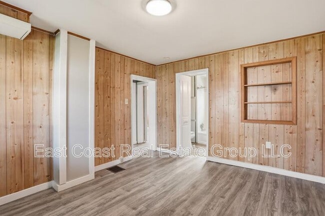 Building Photo - 327 N Mulberry St