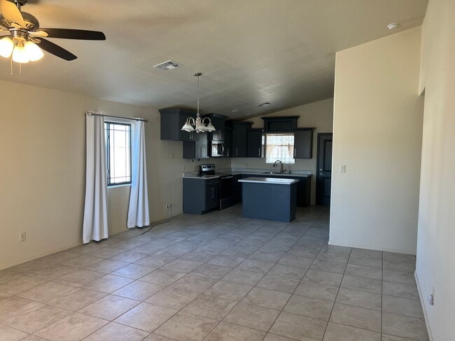 Building Photo - San Luis AZ, Three Bedroom 2 Bath Corner Lot Home with Additional Parking