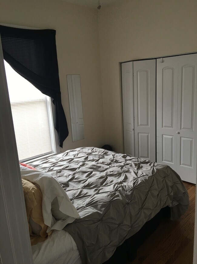 Building Photo - 1645 W Huron St