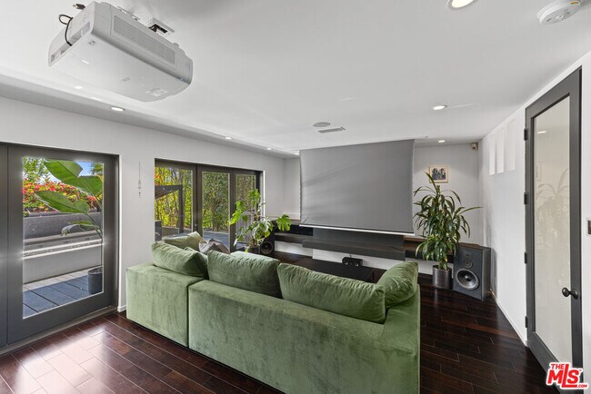 Building Photo - 2300 Ronda Vista Dr