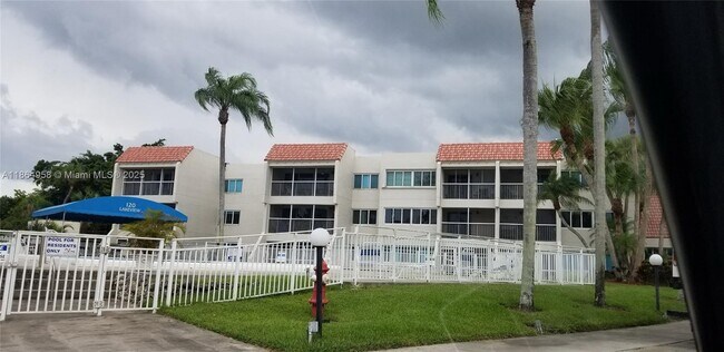 Primary Photo - 120 Lakeview Dr