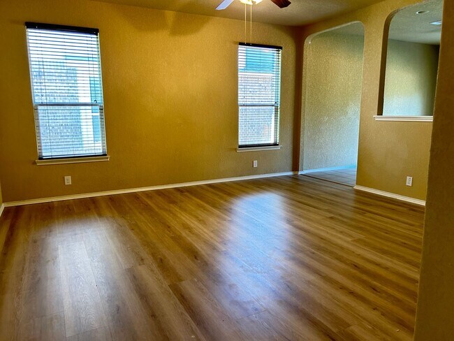 Building Photo - Charming Home in Gated Community with Great Amenities