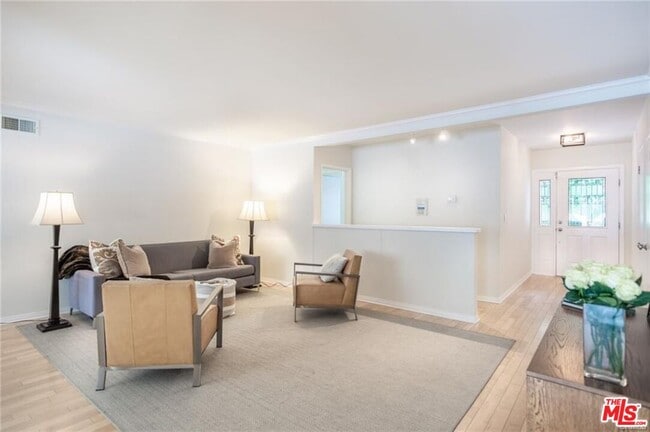 Building Photo - 3720 Ventura Canyon Ave