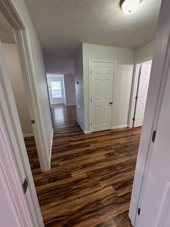 Building Photo - Charming Home in a Great Neighborhood