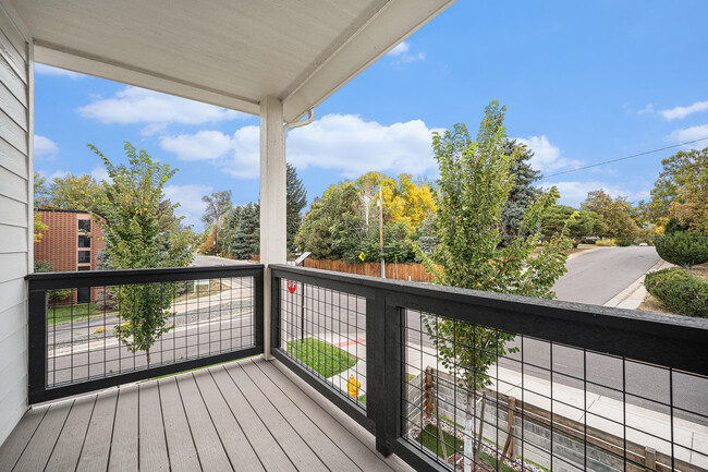 Balcony off of Kitchen - Great for Grilling - 2856 Kendall St