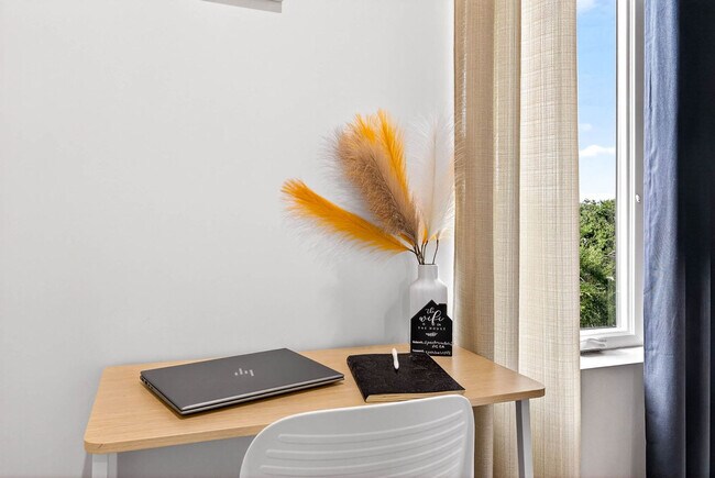 Building Photo - 620 Petit Wy