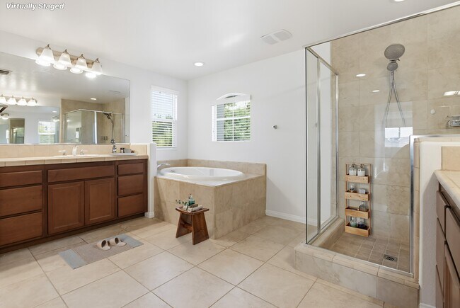 Building Photo - 1059 Vista Pointe Blvd