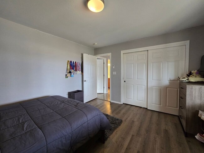 Building Photo - Beautiful Quemazon Home (5085 Alegria)