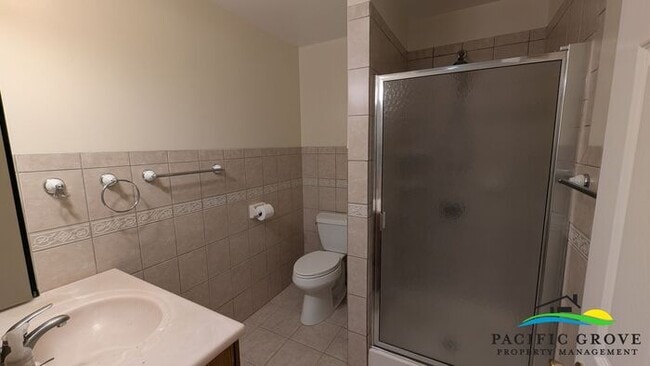 Building Photo - Bright and Roomy 2 Bedroom 2 Bathroom Home