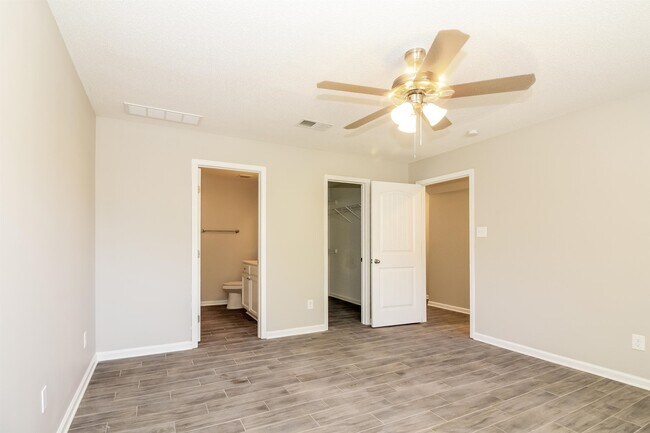 Building Photo - 7395 Brentlawn Dr