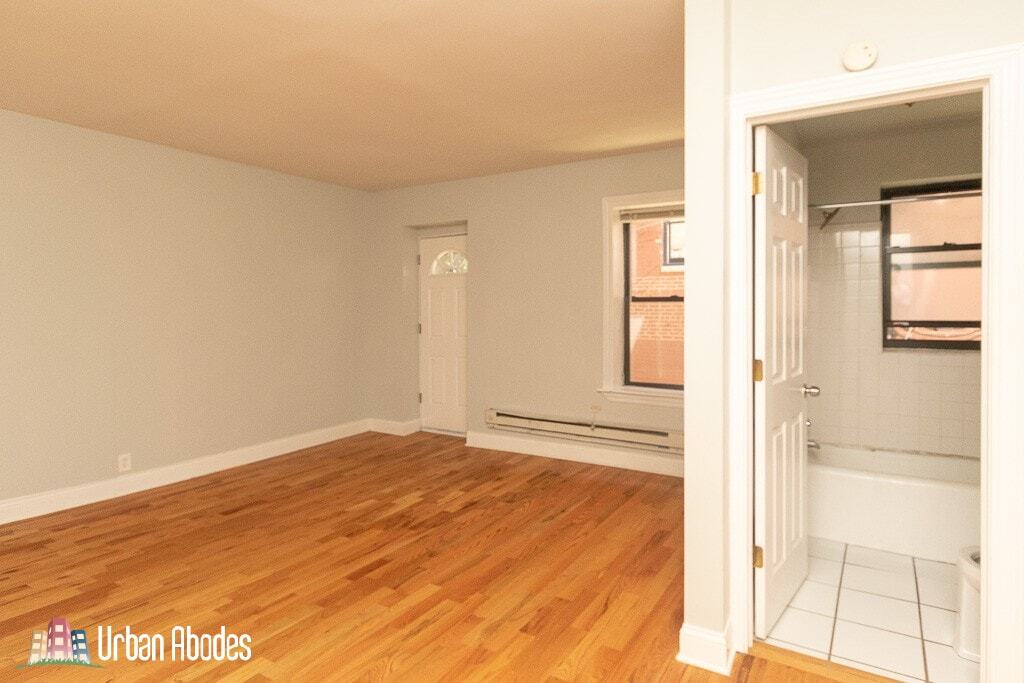 Building Photo - 1337 N Dearborn St