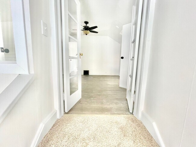 Building Photo - Gorgeous Remodeled 2 Bed, 1 Bath on South Hill!