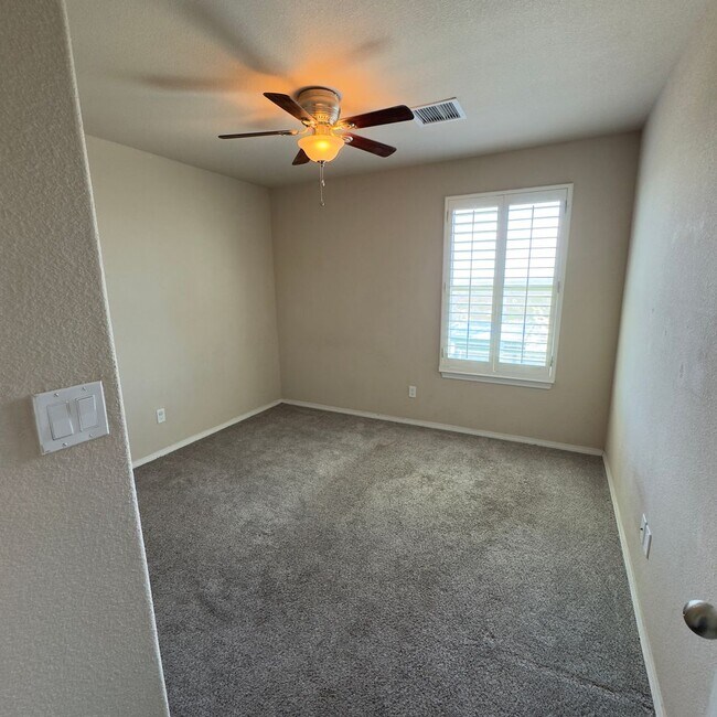 Building Photo - 4 Bedrooms, 3 Baths, a Pool, and Solar Panels!