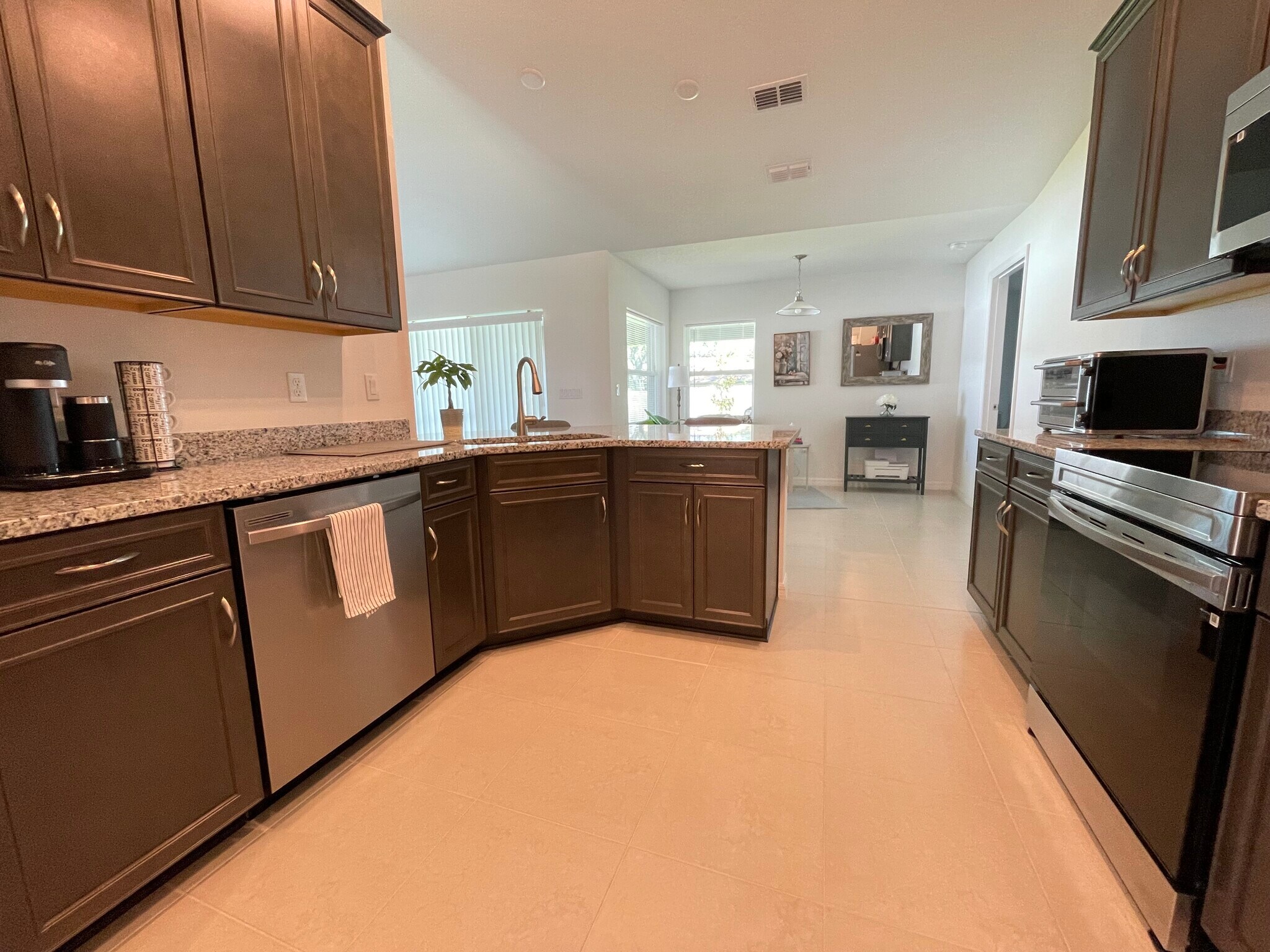 Building Photo - 342 Parkview Dr