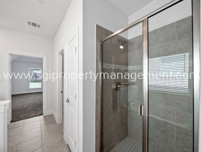 Building Photo - 10928 Brownwood Pl