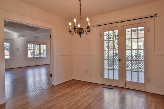 Building Photo - Gorgeous Vintage Home in Downtown Langley with Detached Guest Studio!!