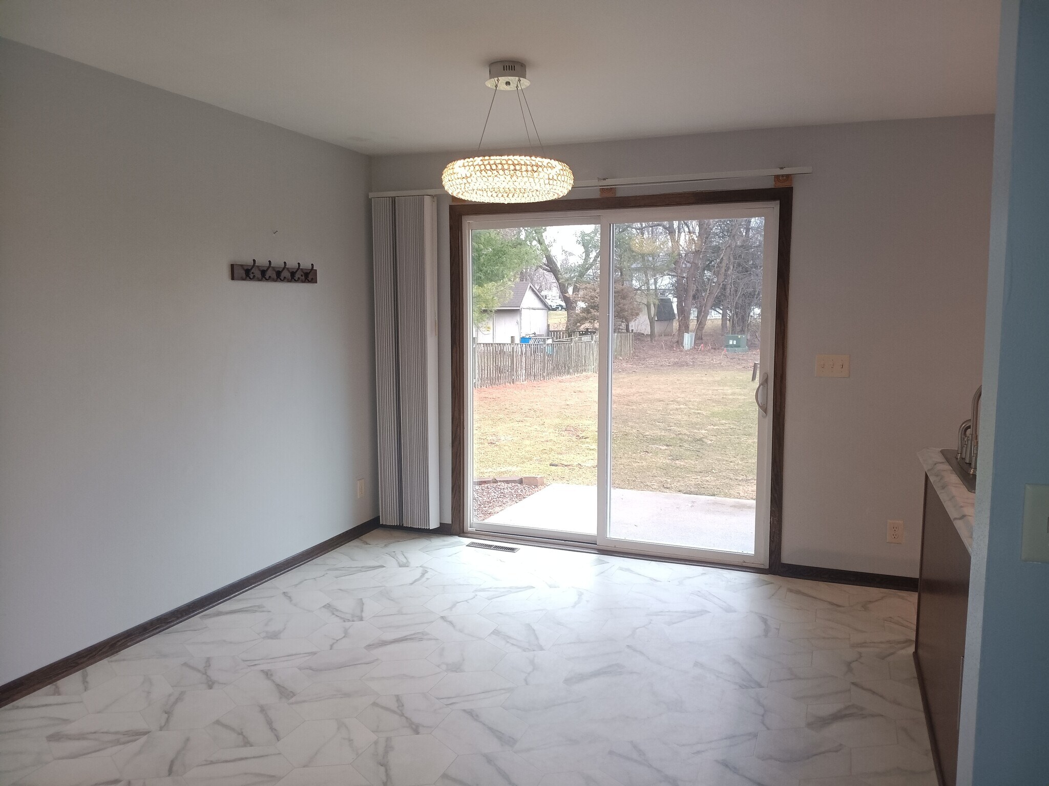 Building Photo - 117 Hilly Oak Dr