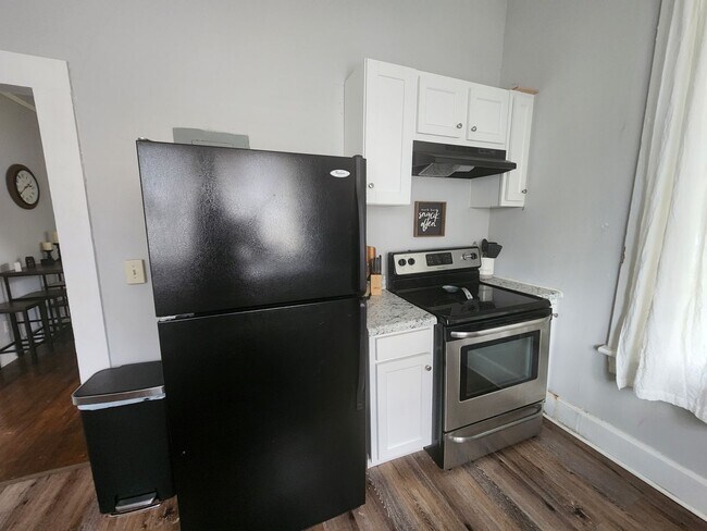 Building Photo - 917 Oakview Ave