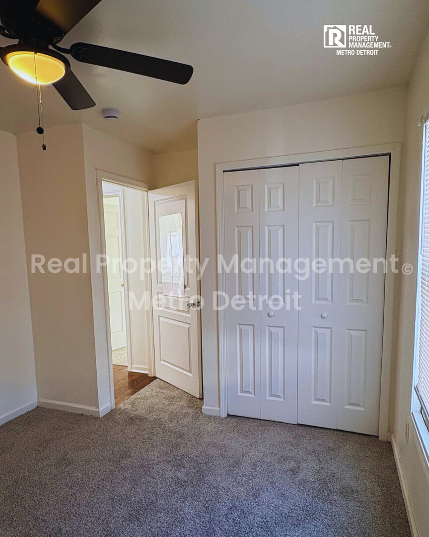 Building Photo - 433 Navahoe St