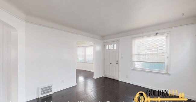 Building Photo - Eastside Detroit 3 bedroom Home Close to A...