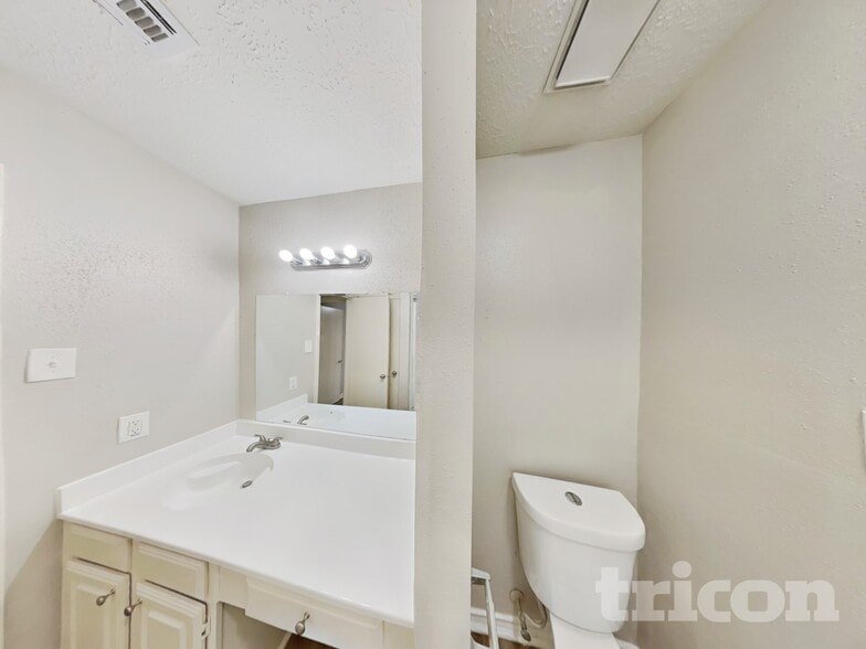 Building Photo - 21402 Golden Dove Dr