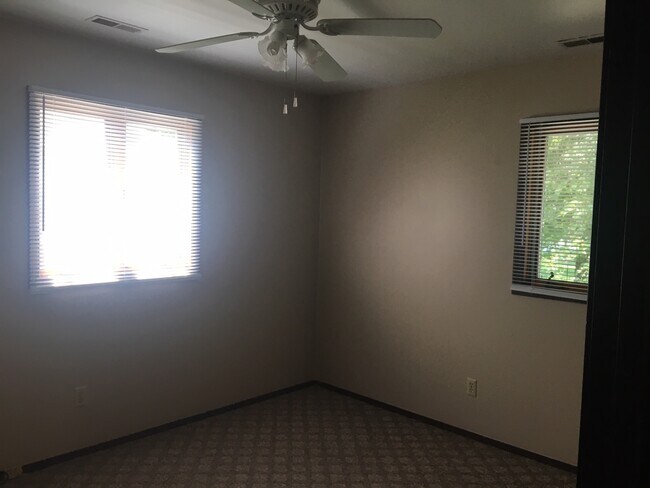 Second bedroom - 157 N West St