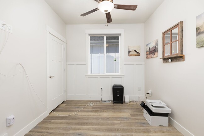 Building Photo - **Charming Home in Provo, UT 84401 – Avail...