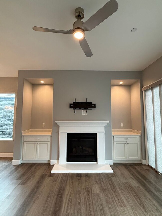 Building Photo - Gorgeous 4 Bedroom 3 Bathroom Single Level New Construction Home in Northeast Santa Rosa