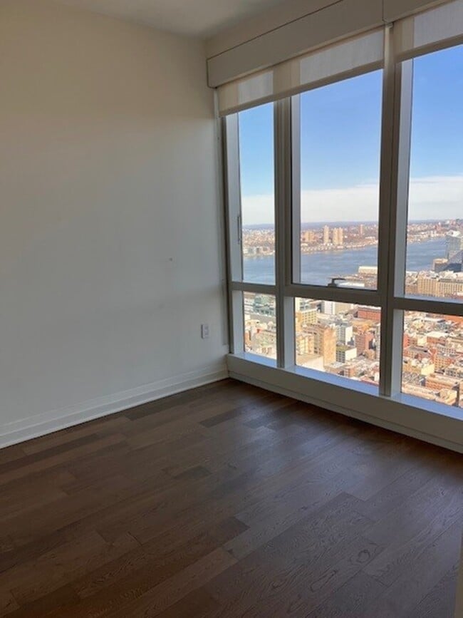 Building Photo - 460 W 42nd St