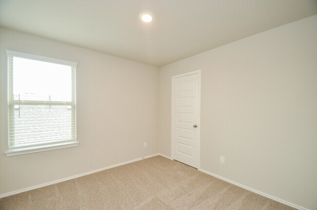 Building Photo - 25513 Blossom Ct