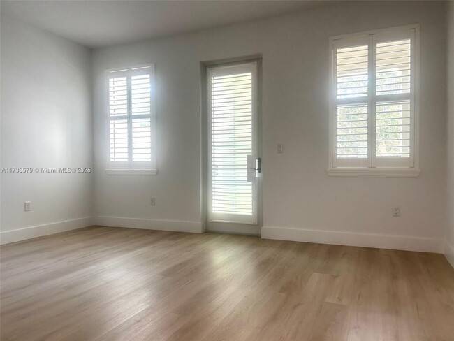 Building Photo - 8280 Cascada Isles Dr