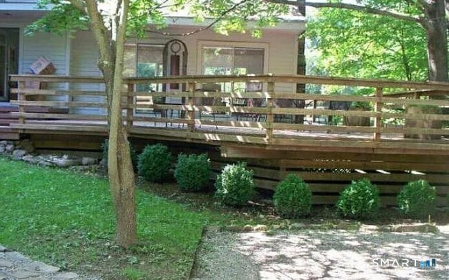 Building Photo - 335 Greens Farms Rd