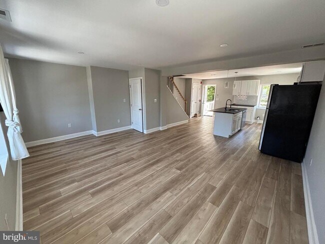 Building Photo - 5543 Ridge Ave