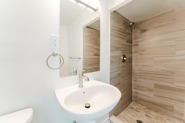 Building Photo - 323 Spanish River Blvd