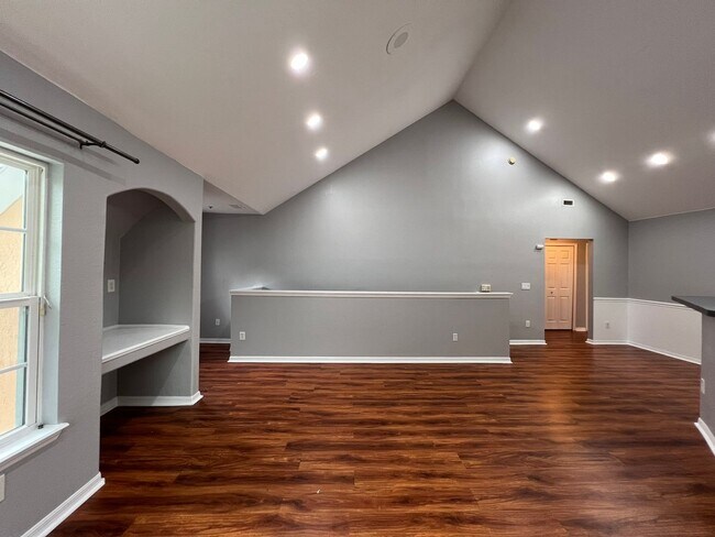 Building Photo - Great Condo for rent!