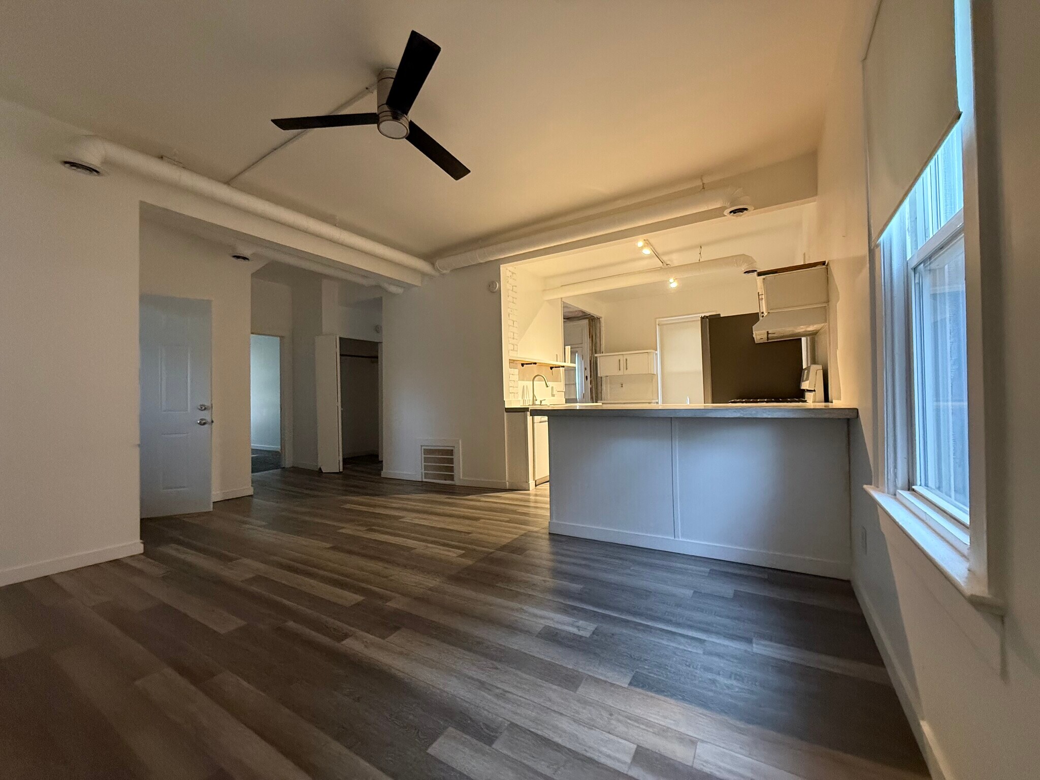 Building Photo - 711 Edgewater Ave