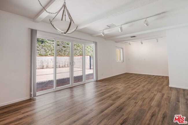Building Photo - 1181 Somera Rd