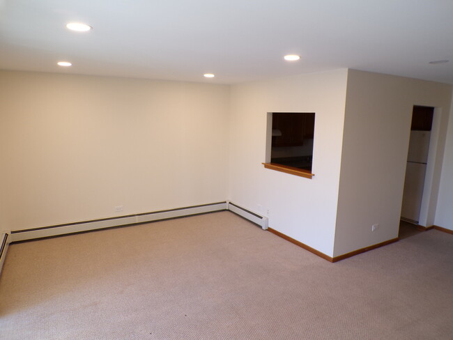 Building Photo - 809 S Dwyer Ave