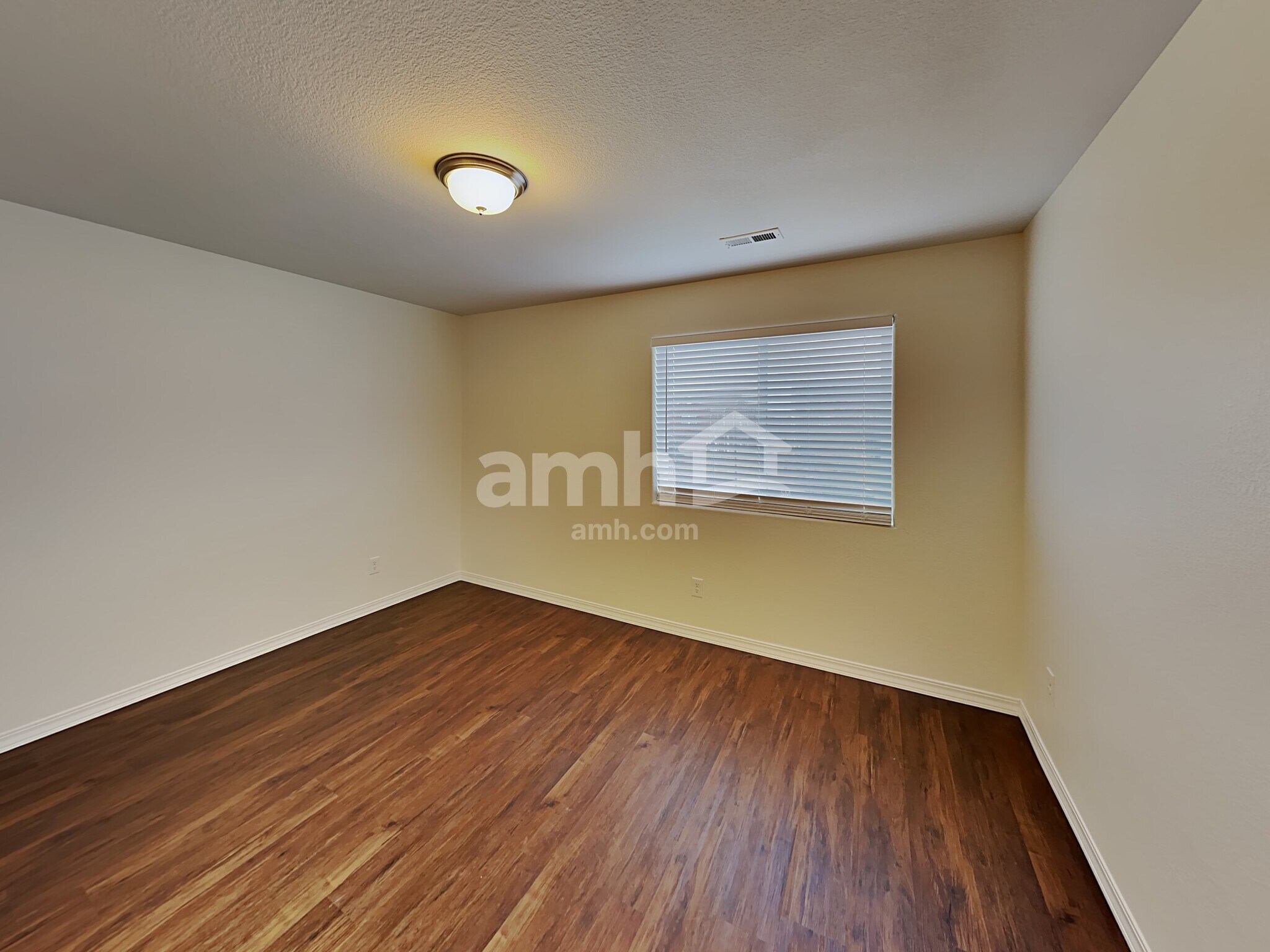 Building Photo - 11342 Avena Rd