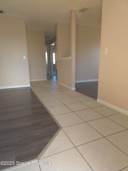 Building Photo - 245 Spring Dr