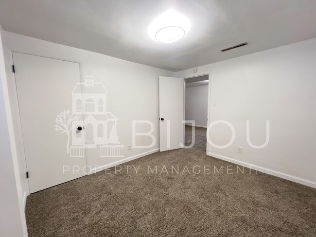 Building Photo - Lovely Four Bedroom