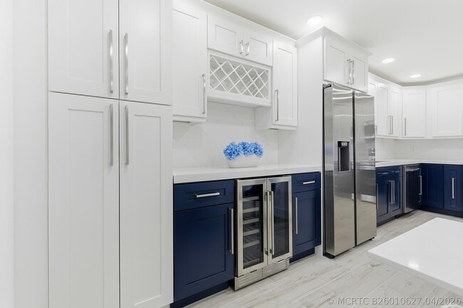 Building Photo - 3520 S Ocean Blvd