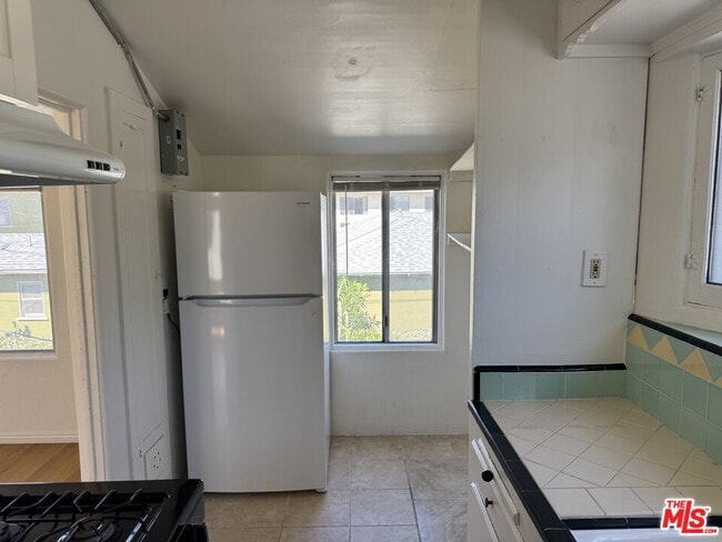 Building Photo - 409 N Monterey St