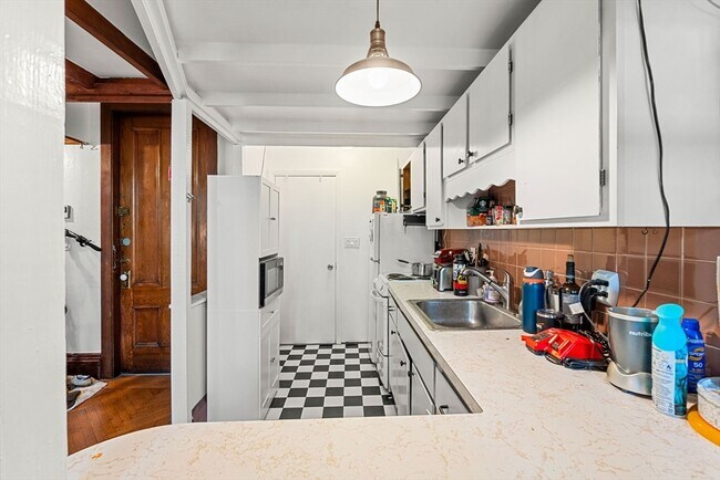 Building Photo - 163 Beacon St